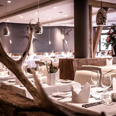 Готель Kitzhof Mountain Design