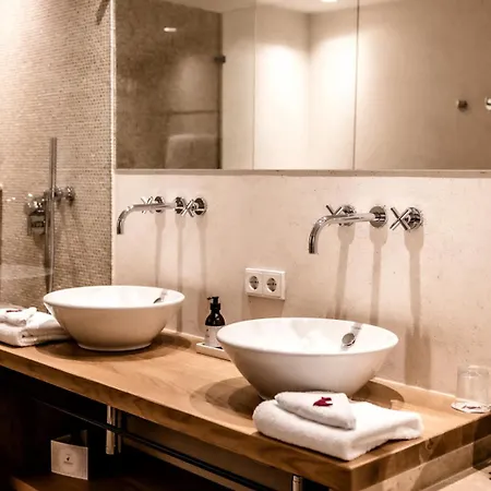 Готель Kitzhof Mountain Design