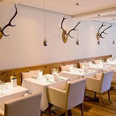 Готель Kitzhof Mountain Design